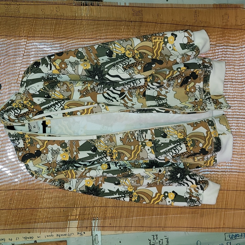 212 NYC. Full-zip up pop art hoodie. Very thick material.  Size XL.